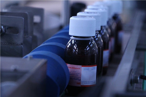 Automatic Syrup Filling Capping Machine (2)